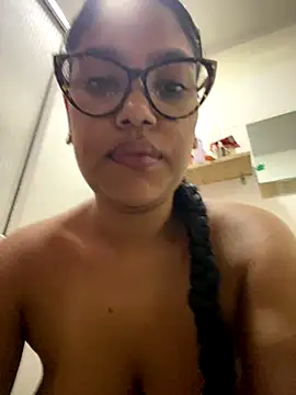 miiabrown18 online show from 12/17/25, 09:04