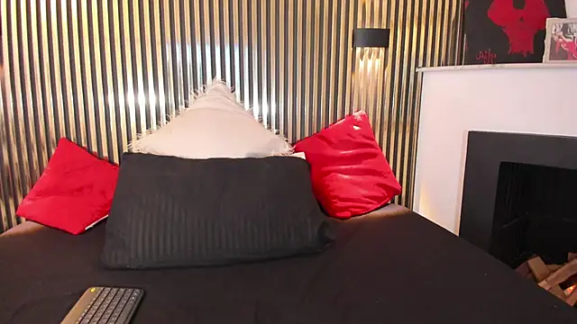 Lilith Bonnet online show from 10/11/25, 05:44