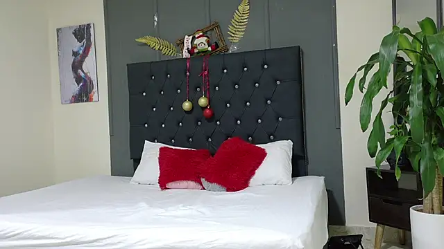 Kataaleya  12 online show from 12/17/25, 11:49