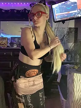 Snapshot of blondebarbiebae chatting on 05/29/26, 11:36 blondebarbiebae online show from 05/29/26, 11:36