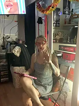 Snapshot of blondebarbiebae chatting on 06/20/26, 09:50 blondebarbiebae online show from 06/20/26, 09:50