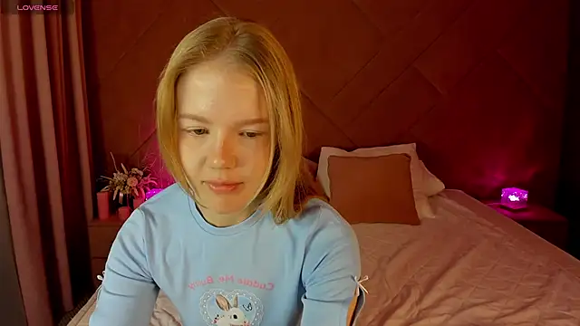 Snapshot of Vicki_Todd chatting on 10/03/25, 01:57 Vicki Todd online show from 10/03/25, 01:57