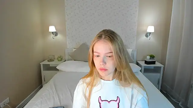 Snapshot of Vicki_Todd chatting on 10/10/25, 01:15 Vicki Todd online show from 10/10/25, 01:15