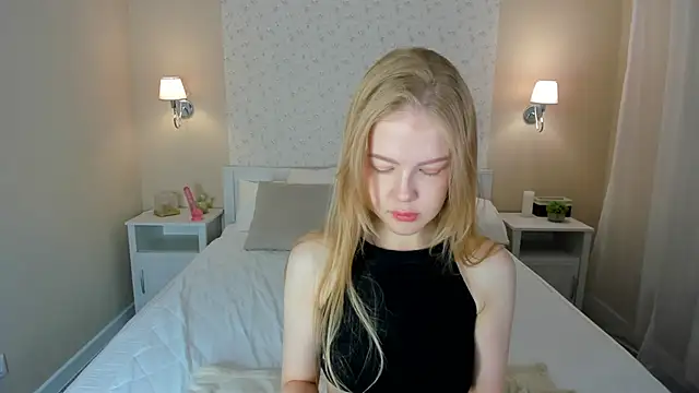 Snapshot of Vicki_Todd chatting on 10/13/25, 01:05 Vicki Todd online show from 10/13/25, 01:05