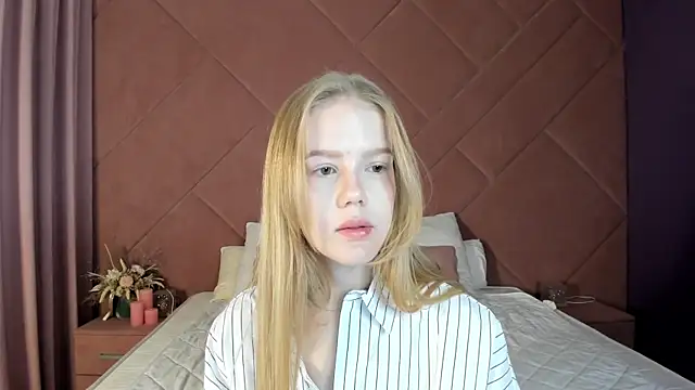 Snapshot of Vicki_Todd chatting on 10/20/25, 01:06 Vicki Todd online show from 10/20/25, 01:06