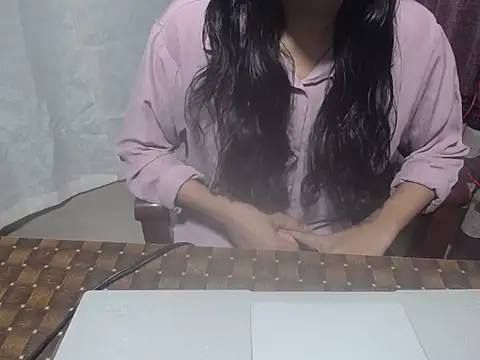 Snapshot of henakhan32 chatting on 10/06/25, 05:27 henakhan32 online show from 10/06/25, 05:27