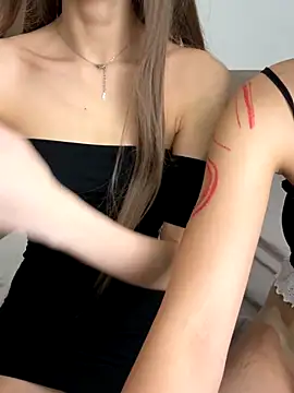 Snapshot of BBpo668 chatting on 10/05/25, 01:42 BBpo668 online show from 10/05/25, 01:42