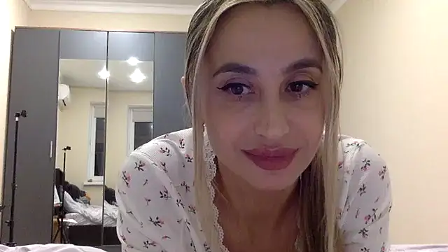 Snapshot of Jeyvaris chatting on 09/30/25, 07:30 Jeyvaris online show from 09/30/25, 07:30