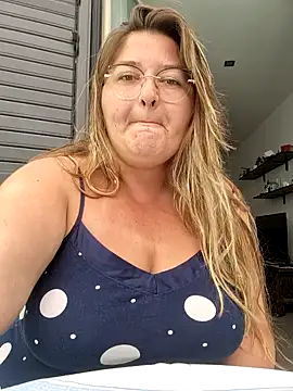 Snapshot of HornyBella88 chatting on 09/25/25, 09:35 HornyBella88 online show from 09/25/25, 09:35