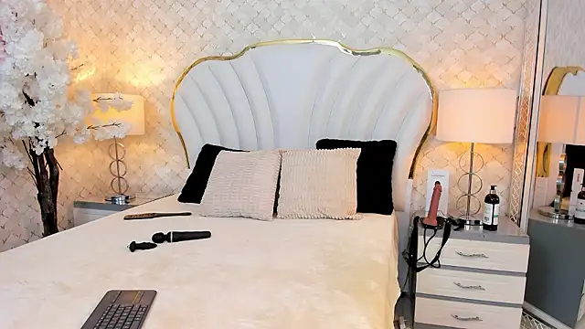 NaiaWhisper online show from 02/10/26, 05:11