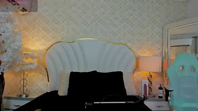 NaiaWhisper online show from 02/13/26, 05:47