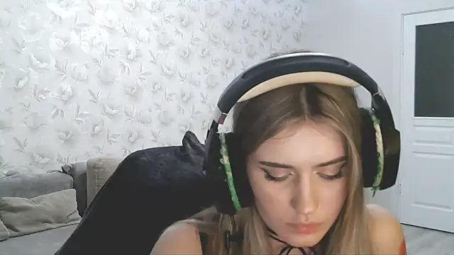 JerrieLoosle online show from 09/28/25, 05:51