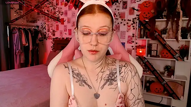 Ayla Hicks online show from 11/02/25, 04:26