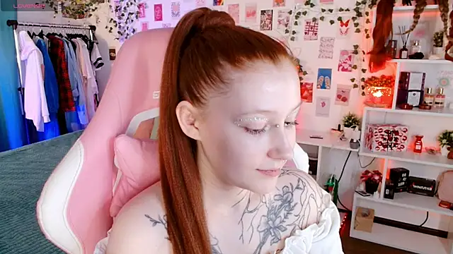 Ayla Hicks online show from 11/18/25, 06:56