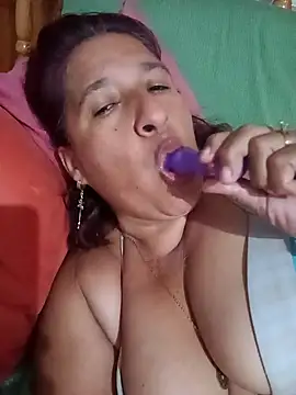 Snapshot of diablilla02 chatting on 10/10/25, 07:57 diablilla02 online show from 10/10/25, 07:57