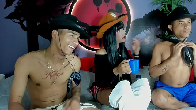 Snapshot of Bi_Loverss chatting on 09/28/25, 05:40 Bi Loverss online show from 09/28/25, 05:40