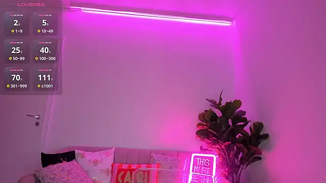 TiaBelle online show from 10/11/25, 05:44