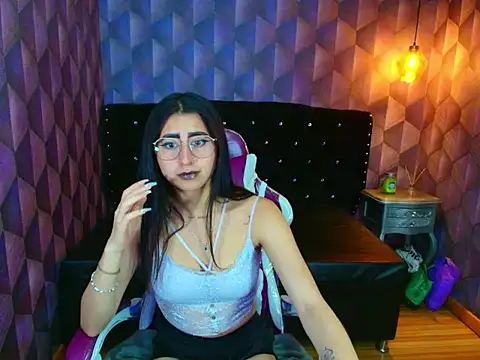 Nanisshawna online show from 10/21/25, 03:40