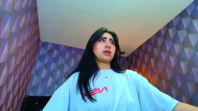 Nanisshawna online show from 10/28/25, 02:04