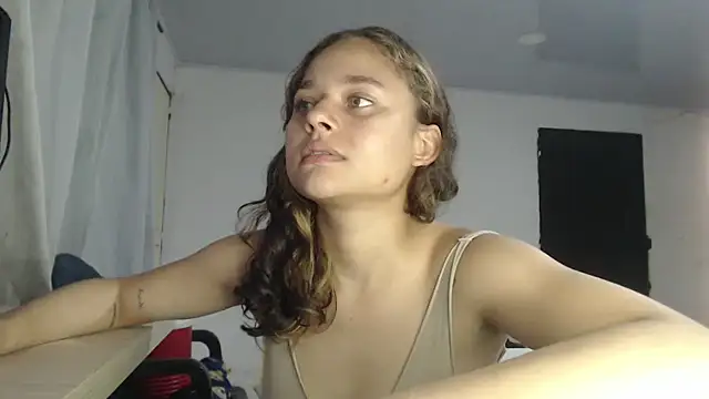 LittleCheerry69 online show from 04/18/26, 03:05