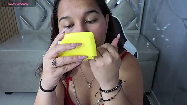 Snapshot of Saraah_Tx chatting on 12/02/25, 03:01 Saraah Tx online show from 12/02/25, 03:01