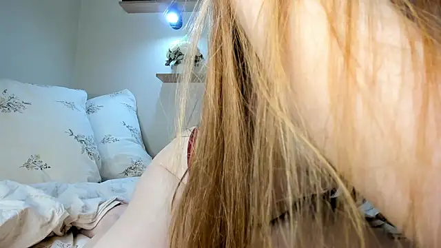 Red FoxGirl online show from 04/19/26, 06:10