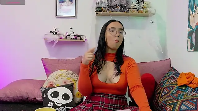 LucyDerby online show from 10/22/25, 11:15