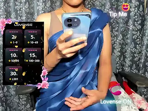 Queen-Bee143 online show from 02/03/26, 03:04