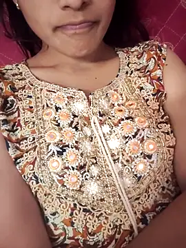 Queen-Bee143 online show from 02/17/26, 04:42