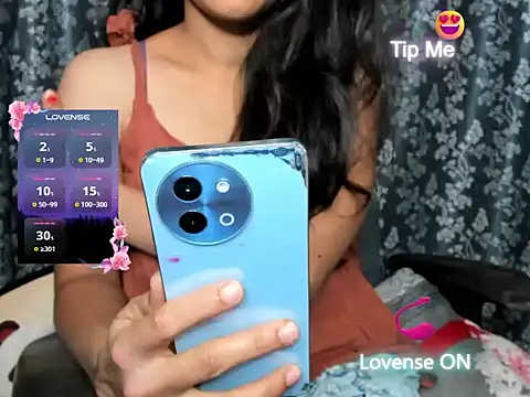 Queen-Bee143 online show from 02/27/26, 06:41