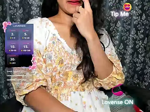 Queen-Bee143 online show from 03/02/26, 06:04