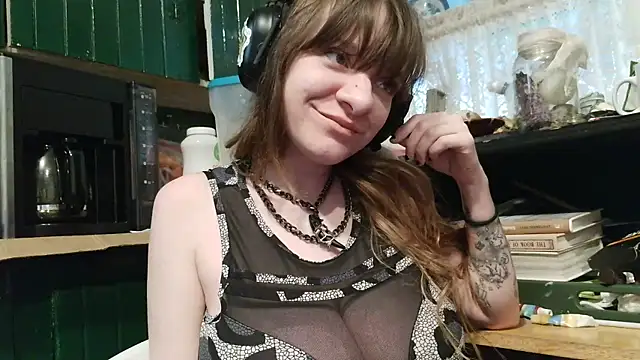 maribel672 online show from 10/04/25, 05:00