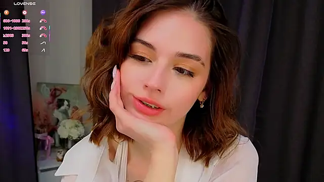 LunaraRada online show from 10/27/25, 12:09