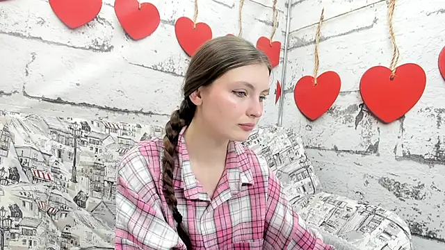 Snapshot of Shyly_Lisa chatting on 09/30/25, 01:21 Shyly Lisa online show from 09/30/25, 01:21