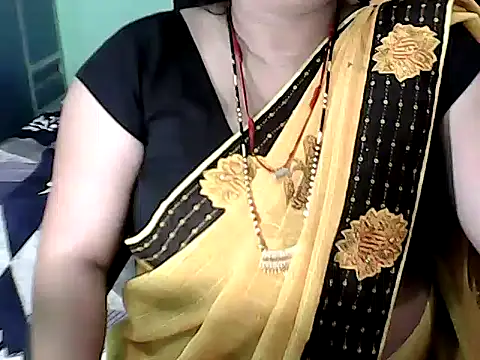 BABITA KUMARII online show from 12/17/25, 04:46