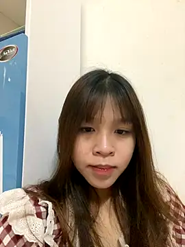 Hanaa07  online show from 10/17/25, 12:14