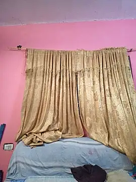 Snapshot of rooubin chatting on 10/06/25, 04:10 rooubin online show from 10/06/25, 04:10