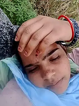 Snapshot of Cuty_nensi chatting on 10/08/25, 08:01 Cuty nensi online show from 10/08/25, 08:01