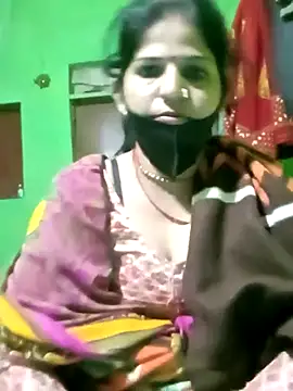 Snapshot of Cuty_nensi chatting on 10/28/25, 01:58 Cuty nensi online show from 10/28/25, 01:58