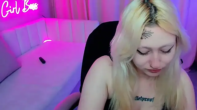 JuliaSharkk online show from 09/29/25, 01:49