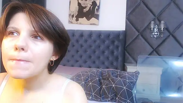 WendyChantal online show from 10/22/25, 04:02