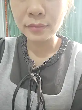 Girl Shy2000 online show from 11/10/25, 02:32