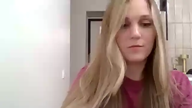 Snapshot of Kyrelinn chatting on 10/29/25, 04:31 Kyrelinn online show from 10/29/25, 04:31