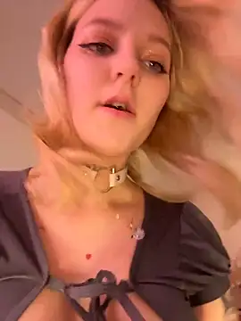 Snapshot of Crystal_Neko chatting on 11/30/25, 03:16 Crystal Neko online show from 11/30/25, 03:16