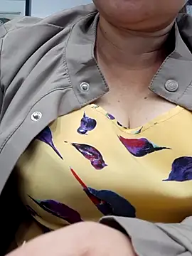 Kimkhaepretty online show from 11/17/25, 05:35