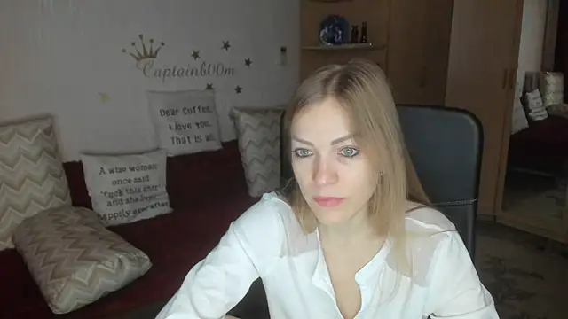 Tiffany Bates online show from 10/03/25, 03:25