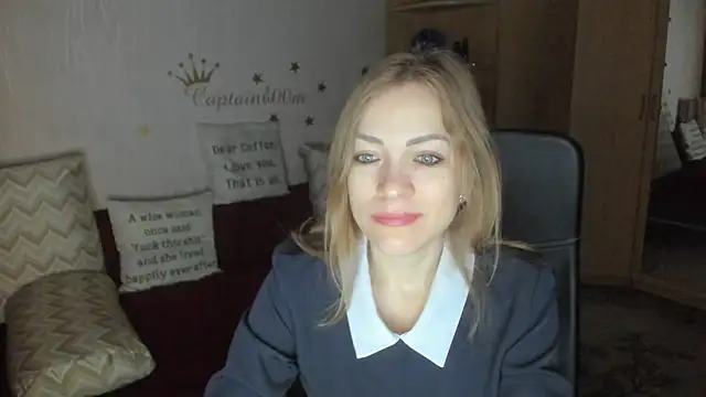 Tiffany Bates online show from 10/12/25, 03:16