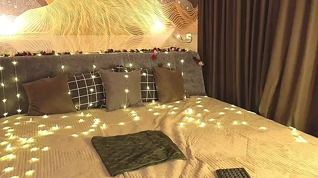 MilaYumi online show from 03/10/26, 09:47