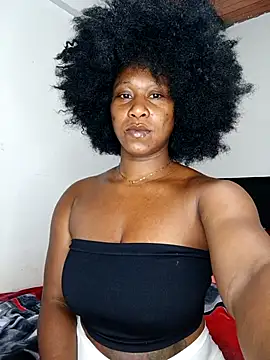 Snapshot of Opal_S chatting on 11/18/25, 10:31 Opal S online show from 11/18/25, 10:31