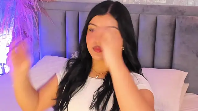 EmmaBlossom online show from 11/30/25, 04:55